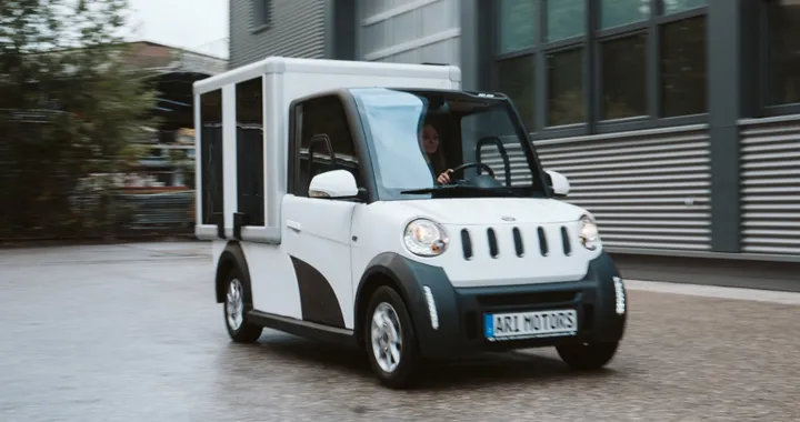 Sono Motors svela un piccolo furgone elettrico che si ricarica anche con il Sole
