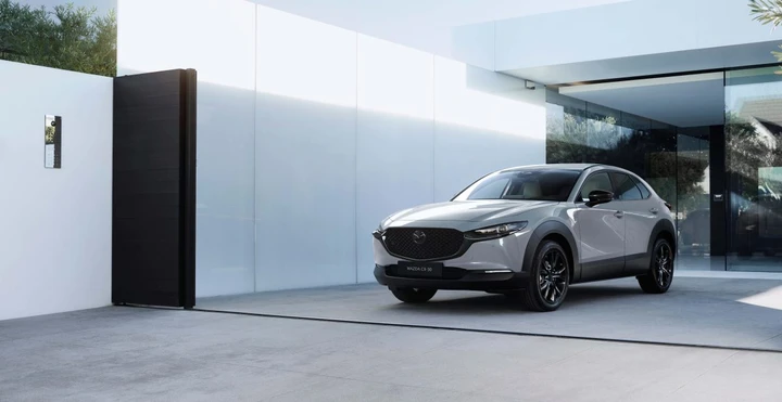 Mazda CX-30 2027, nuovi allestimenti e più tecnologia: prezzi da 24.950 euro