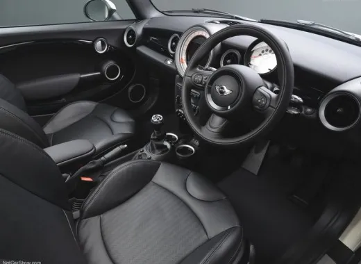 Mini Clubvan: la piccola inglese si trasforma in veicolo commerciale