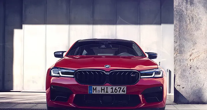 BMW M5 Touring, nuove foto spia della station wagon sportiva al Nurburgring