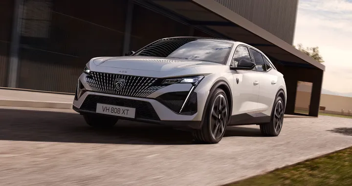 Nuova Peugeot e-408 è ufficiale, la fastback diventa elettrica