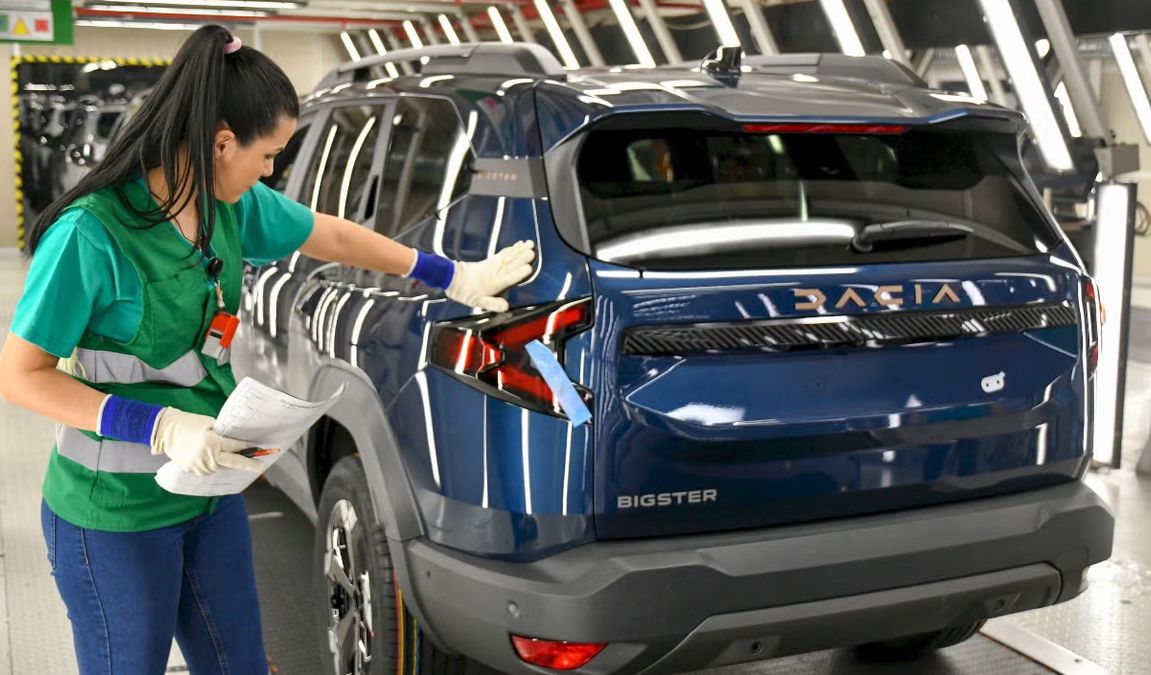 Anteprima: Ford e Dacia chiudono per siccità: il Danubio ferma la produzione auto
