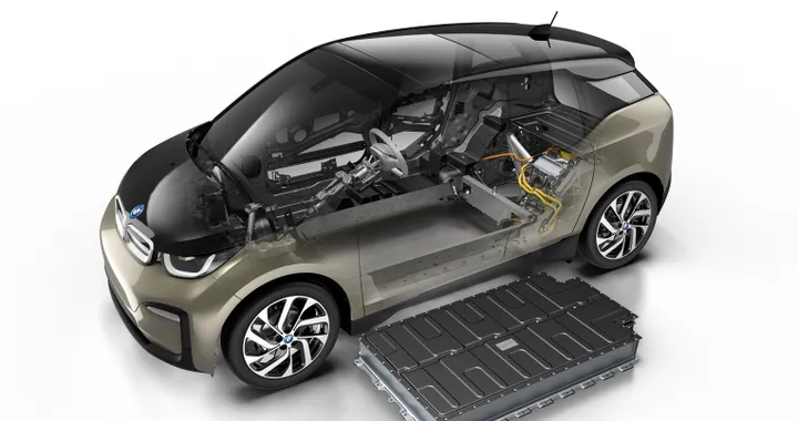 BMW i3 2019: nuova batteria da 120 Ah e più autonomia per la compatta elettrica