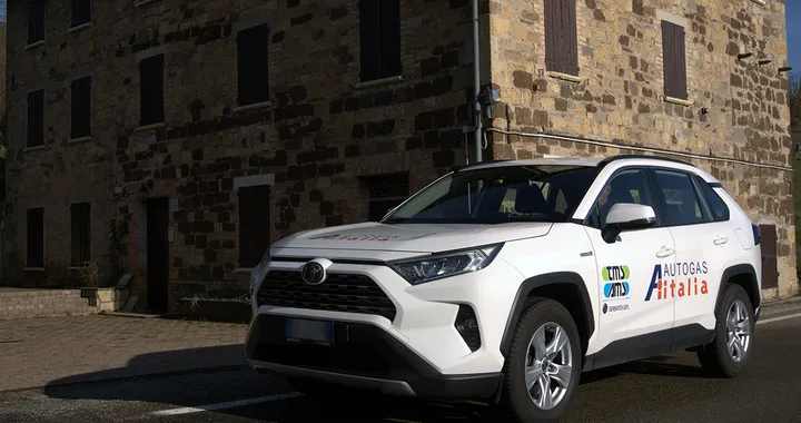 Toyota RAV4 ibrido e a GPL: ecco il kit firmato Autogas Italia
