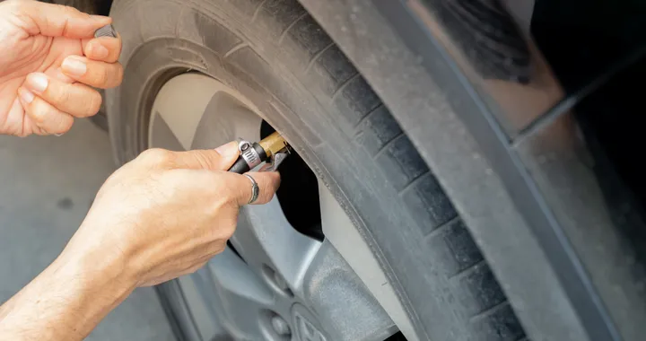 Gomma sgonfia? Questo mini compressore è la soluzione. Ed è in offerta