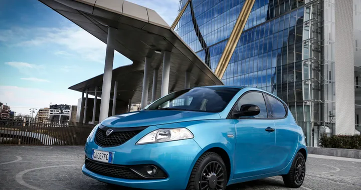 Lancia Ypsilon Hybrid Ecochic: ibrida ed elegante | Immagini e prezzi