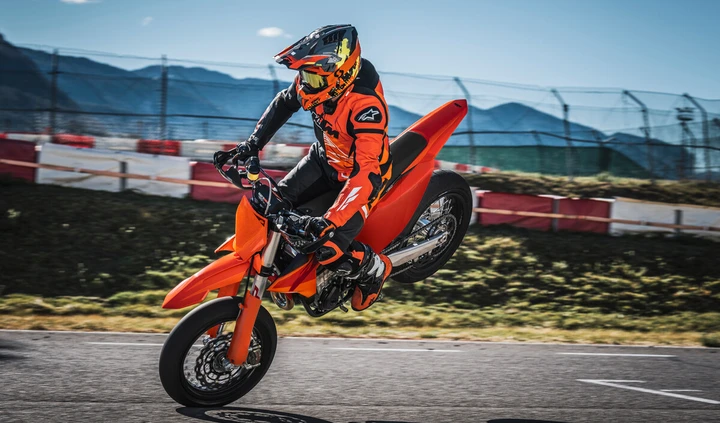 KTM rinnova la 450 SMR: la regina del Supermoto è pronta e fa paura