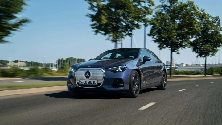 Nuova Mercedes Classe C: debutta la 100% elettrica, svelati i prezzi per l'Italia