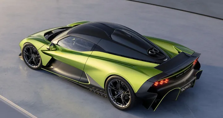 Aston Martin accelera sulla strada dell’ibrido e pianifica la prima EV