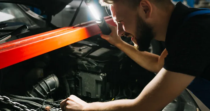 Per le emergenze in auto due torce pieghevoli in offerta per il Black Friday