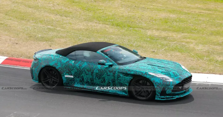 L'Aston Martin DB12 Volante diventa ancora più estrema: le foto spia dal Nurburgring