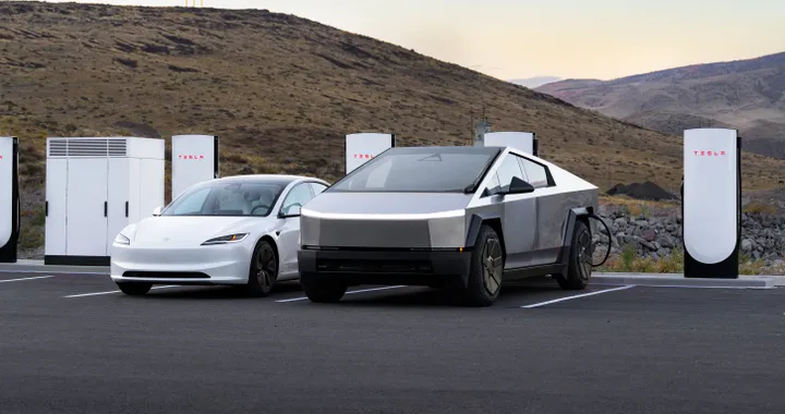 Arrivano i Supercharger V4 "completi": Tesla porta la ricarica a 500 kW
