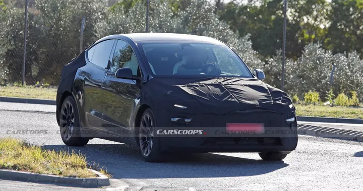 Tesla Model Y Juniper, il restyling avvistato durante i test in Europa