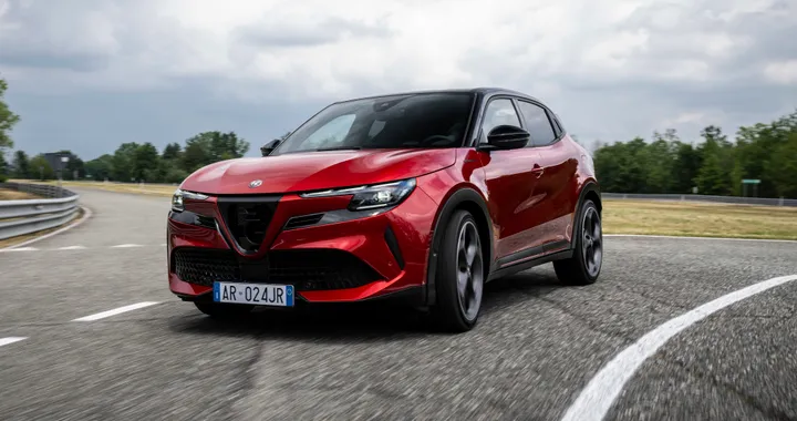 Alfa Romeo Junior ibrida, l'offerta finanziamento con valore futuro garantito