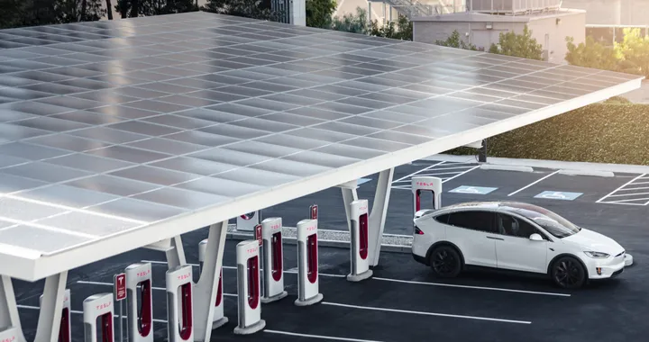 C'è tutto l'ecosistema Tesla nel nuovo Supercharger V3 di Las Vegas