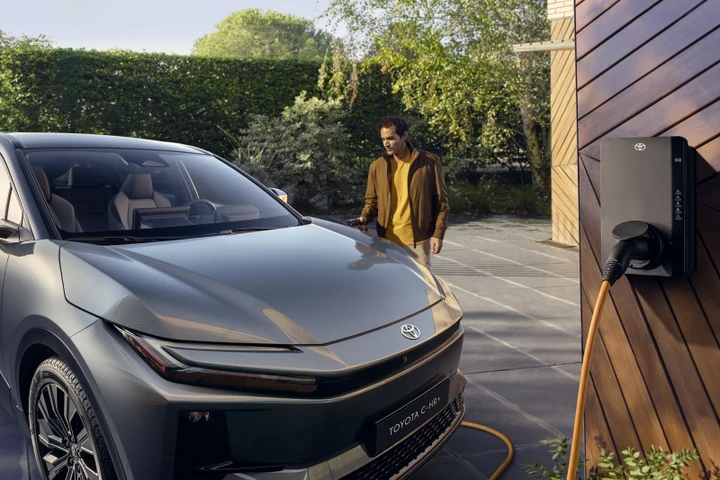 Toyota, nuove partnership strategiche per offrire servizi smart per la ricarica