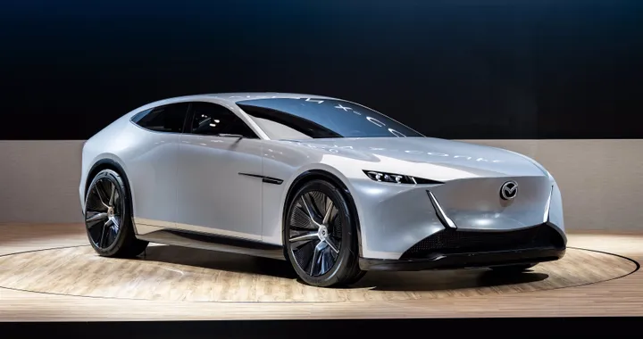 Mazda Vision-X Coupé, questo è il concept di una sportiva Plug-in da oltre 500 CV con motore rotativo Mazda Vision-X Coupé, questo è il concept di una sportiva Plug-in da oltre 500 CV con motore rotativo