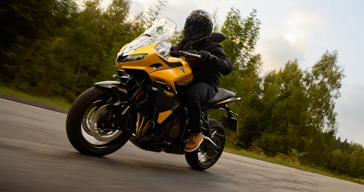 Triumph Tiger Sport 800, debutta la nuova crossover con motore 3 cilindri