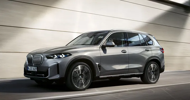 Nuova BMW X5, il SUV torna a farsi vedere. Foto spia