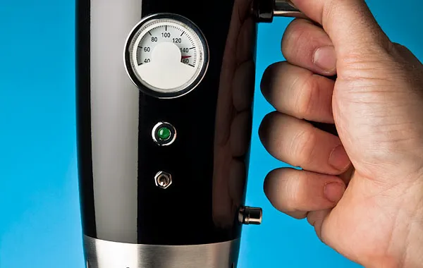 Hot Rod Heated Travel Mug, la tazza che riscalda il caffè in auto!