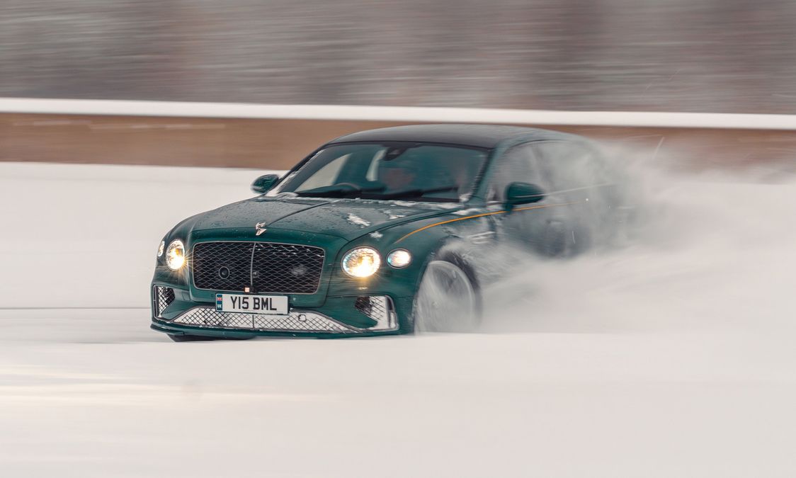 Record su neve e ghiaccio, questa Bentley Flying Spur Speed ha raggiunto i 193 km/h