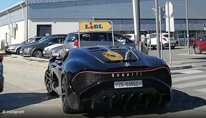 14 milioni nel parcheggio del discount: c'è la Bugatti La Voiture Noire
