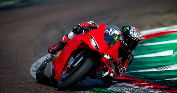 Ducati Panigale V4 2025, ancora più estrema