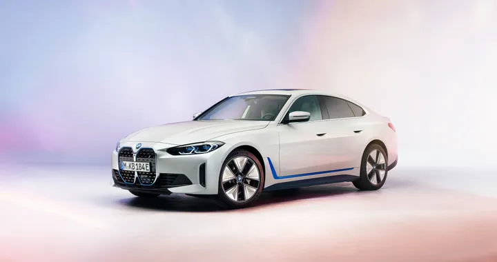 BMW svela il design della nuova i4 elettrica