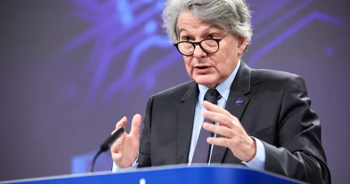 Breton alle case automobilistiche: bisogna accelerare sull'elettrico