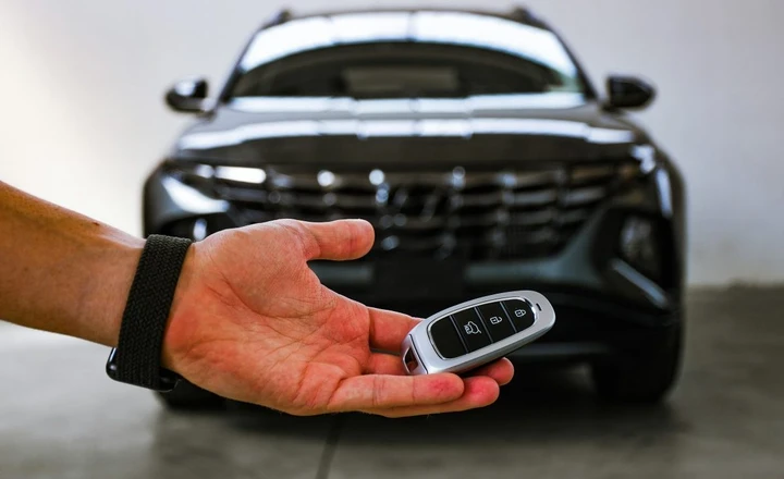 Come valutare un'auto usata dalla targa: guida completa