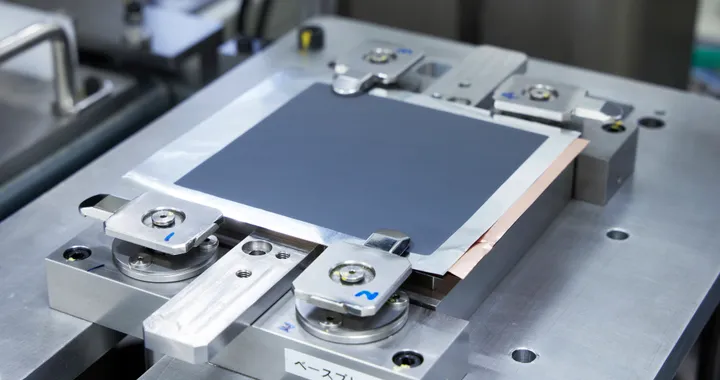 Batterie stato solido, Nissan è concreta: 75 dollari/kWh, produzione nel 2028 | Speciale