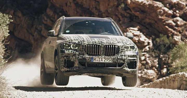 BMW X5: le prime immagini della nuova generazione