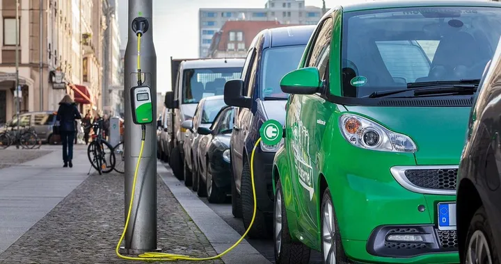 A Londra i lampioni diventano colonnine di ricarica