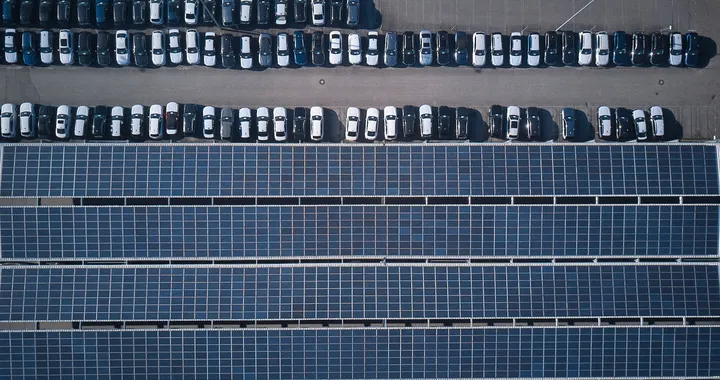 BMW, per le fabbriche di Dingolfing e Regensburg energia da impianti fotovoltaici