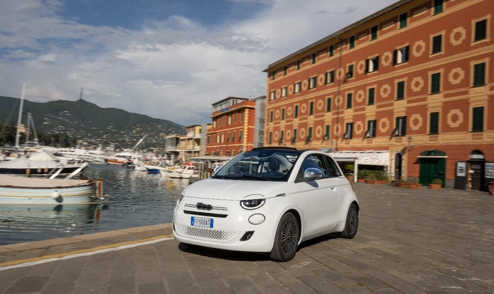 Fiat 500 Dolcevita, l'icona ispirata agli anni '60 torna in serie limitata