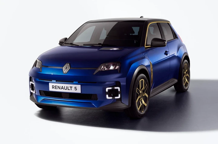Renault 5 E-Tech: come cambia con il restyling la compatta elettrica