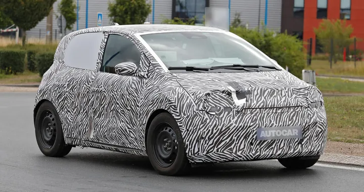 Nuova Renault Twingo elettrica 2026: city car da meno di 20 mila euro | Foto spia