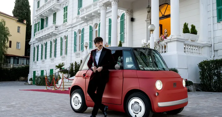 Fiat Topolino Corallo: ecco lo spot con Fabio Rovazzi sulle strade di Sanremo