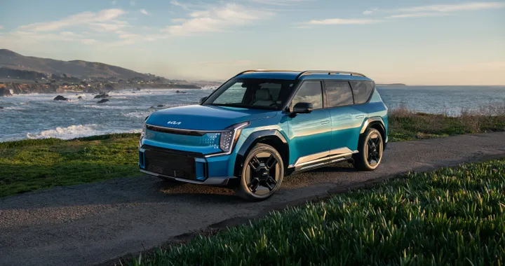 KIA EV9 GT, test sul circuito del Nurburgring per il SUV elettrico. Foto spia