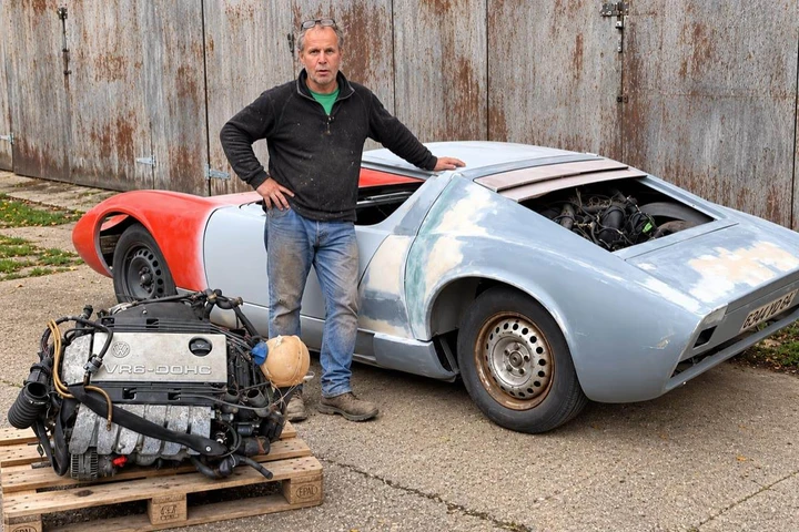 Sogna una Lamborghini Miura ma non può permettersela, con il fai da te se la costruisce