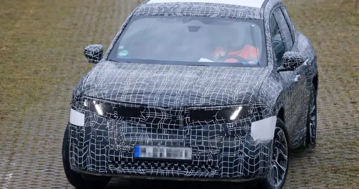 BMW iX3: nuove foto spia del SUV elettrico Neue Klasse