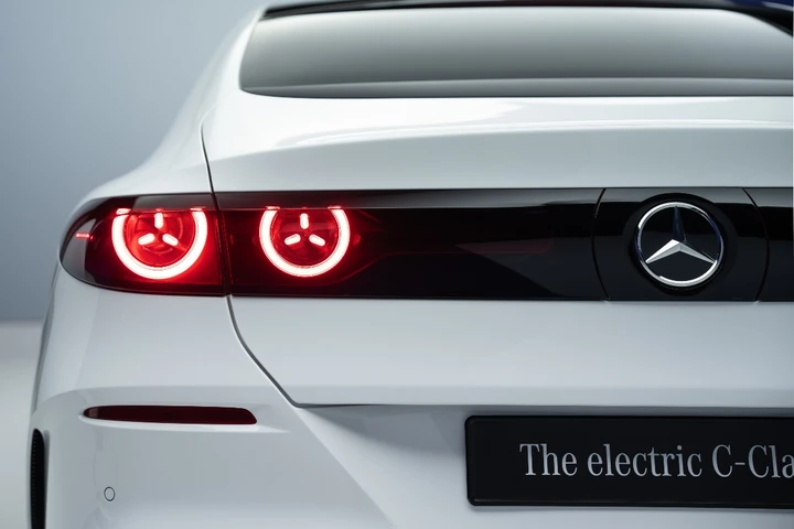 Rivelata la nuova Mercedes Classe C: l’elettrico non è mai stato così elegante