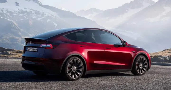 Tesla avvia la produzione della Model Y a sette posti in Cina da ottobre