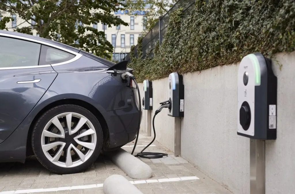 Auto elettriche, quanta energia si perde durante la ricarica?