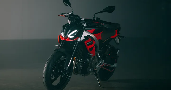 EICMA, debutta Aprilia Tuono 457: la naked per i giovani motociclisti