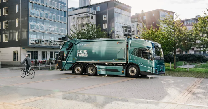Volvo Trucks presenta FM Low Entry, un camion elettrico per i trasporti urbani