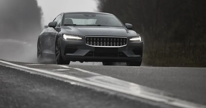 Polestar 1, prove in pista per la coupé ibrida plug-in | VIDEO
