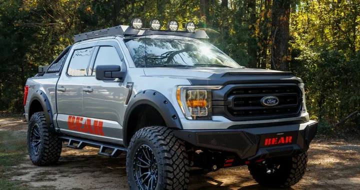 Toyota Tacoma e Ford F-150 personalizzati da Bear Grylls al SEMA Show 2024