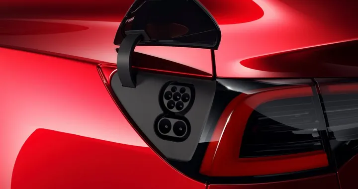 Tesla Model 3: la conferma del CCS Combo 2 e l'anteprima a Milano