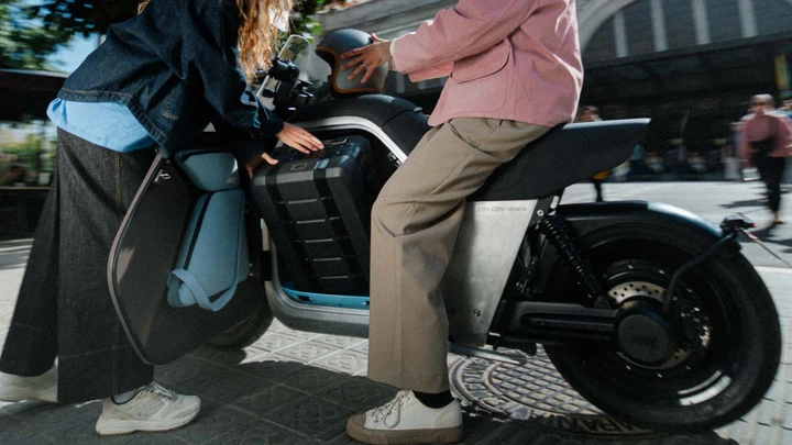 ANY LUV1: alla Design Week lo scooter con bagagliaio da 120 litri